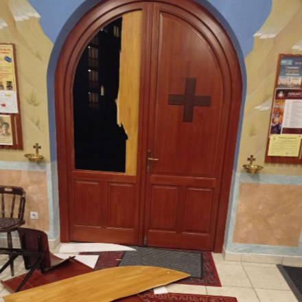 Fülöp metropolita: imádkozni kell azért az emberért, aki megtámadta a gödöllői templomot