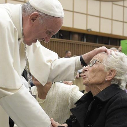 Ferenc pápa üzenete a nagyszülők és idősek első világnapjára
