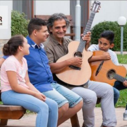 Hátrányos helyzetű gyermekek zenei tanulmányát támogatná a Snétberger Zenei Tehetség Központ