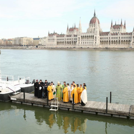 Isten eljön, hogy köztünk legyen a hétköznapjainkban is - Vízkereszt és Duna-szentelés Budapesten