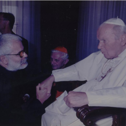 A (Szent) atyai kéz kettős ereje - centenárium: a szent pápára emlékezünk