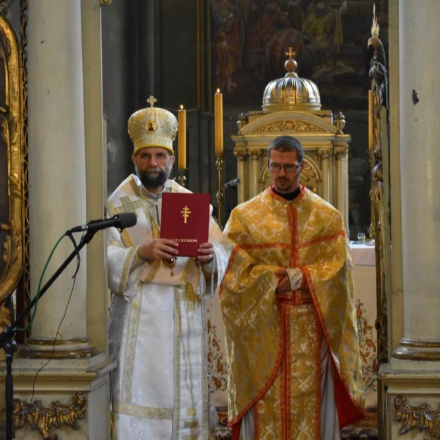 Papszentelést, keresztelőt és elsőáldozást ünnepeltek a makói görögkatolikusok