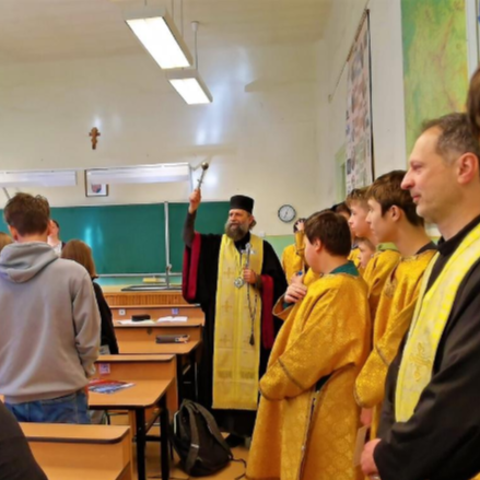 A hit segít helyretenni a dolgokat - iskola-és óvodaszentelés Budapesten
