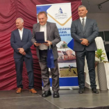 Kitüntették Zolcsák Miklós atyát class=