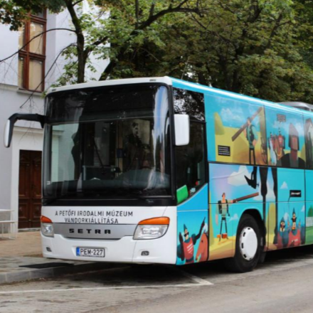 Arany-busz-vándorkiállítás Nyíradonyban