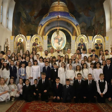 Csaknem hetven gyermek részesült az Eucharisztiában kenethozó asszonyok vasárnapján Debrecenben 