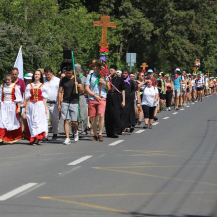 Egyre közelebb az Istenszülőhöz - a püspököket is faggathatták útközben a zarándokok 