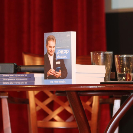 Nyíregyházán is bemutatja és dedikálja új könyvét Papp Miklós atya 