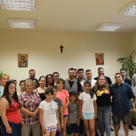 A viszontlátás öröme Oláh Gergővel és téglási lakásotthonosokkal a Szent Miklós Roma Szakkollégiumban