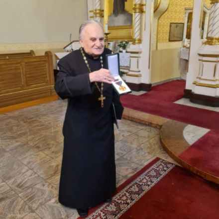 Magyar Arany Érdemkereszt kitüntetést kapott Hrabár Tamás nyugalmazott görögkatolikus parókus