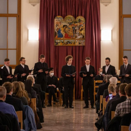 Papok és kispapok adtak adventi koncertet a római német-magyar kollégiumban