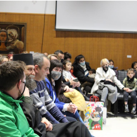 Állami gondozásban felnőtt szülők gyermekeinek kívánságait teljesítették az Attila téri látogatóközpontban