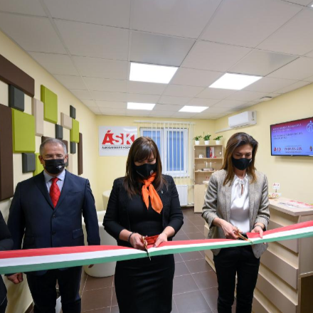 Debrecenben nyílt meg a tizedik Áldozatsegítő Központ, működését a Hajdúdorogi Főegyházmegye is támogatja 