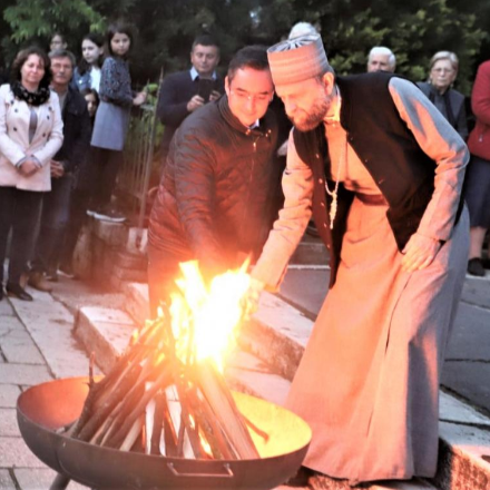 Idén is fellobban az Összetartozás Tüze a Főszékesegyház előtt
