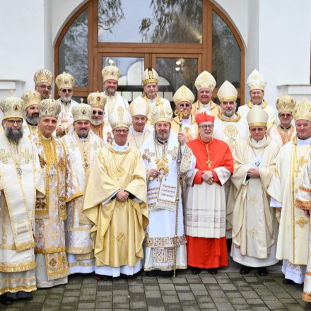 Beiktatták a román nagyérseket
