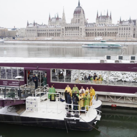 Vízkereszt Budapesten – megszentelte a Dunát a metropolita